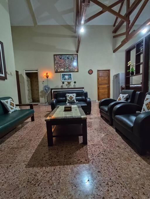 Niki Mawon Homestay Kejayan Luaran gambar